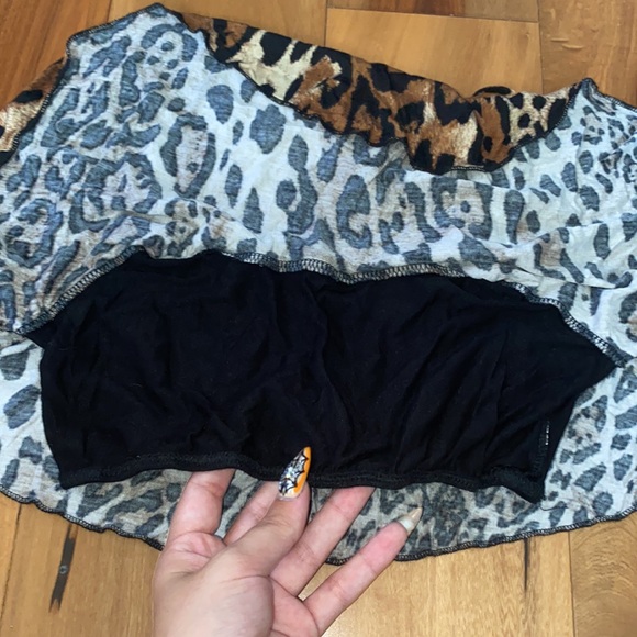 NWOT - CHARLOTTE RUSSE FLOWY LINED CHEETAH PRINT CROP TOP - SIZE XS - Picture 4 of 6